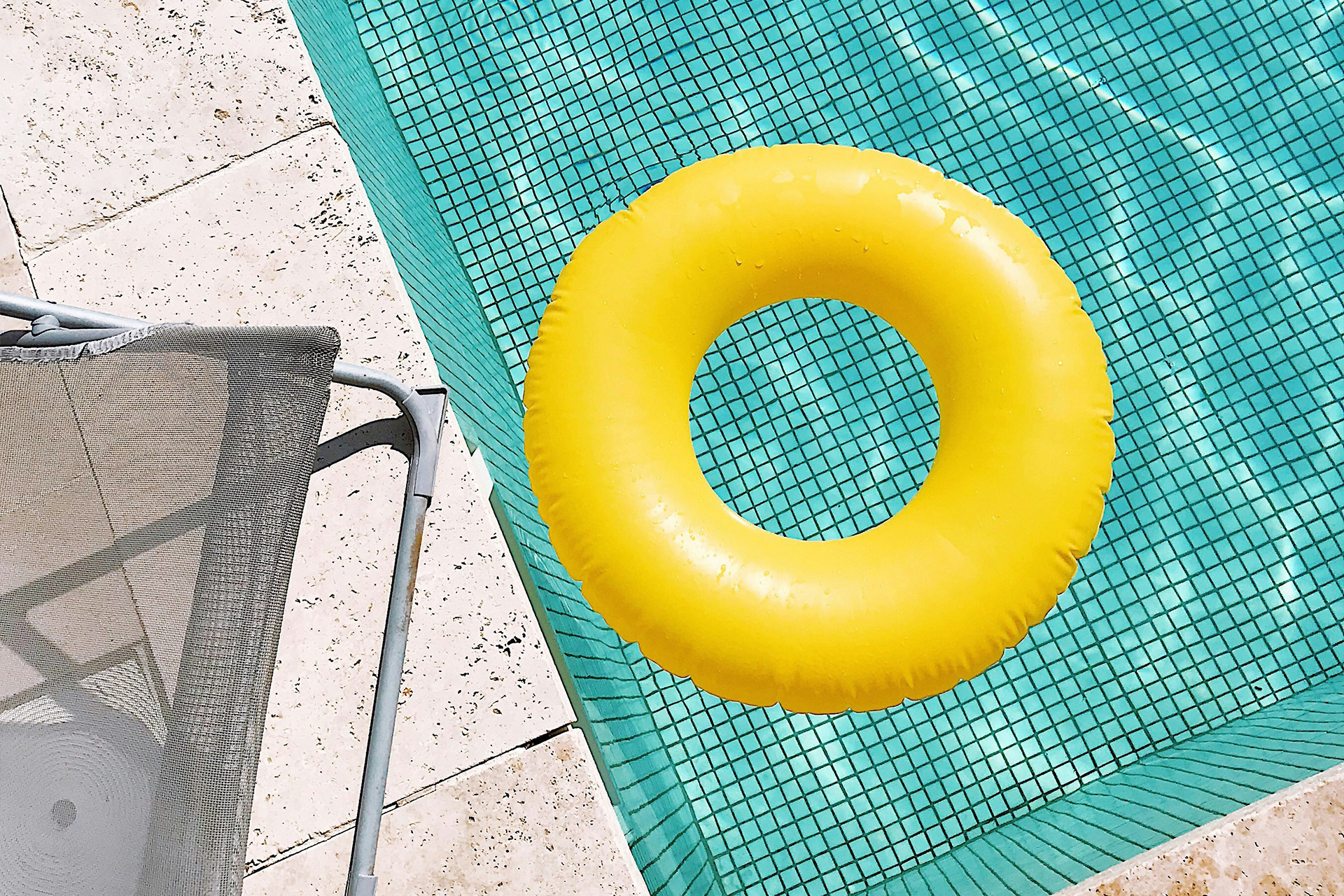 プライベートプールと温泉を備えた新築平屋