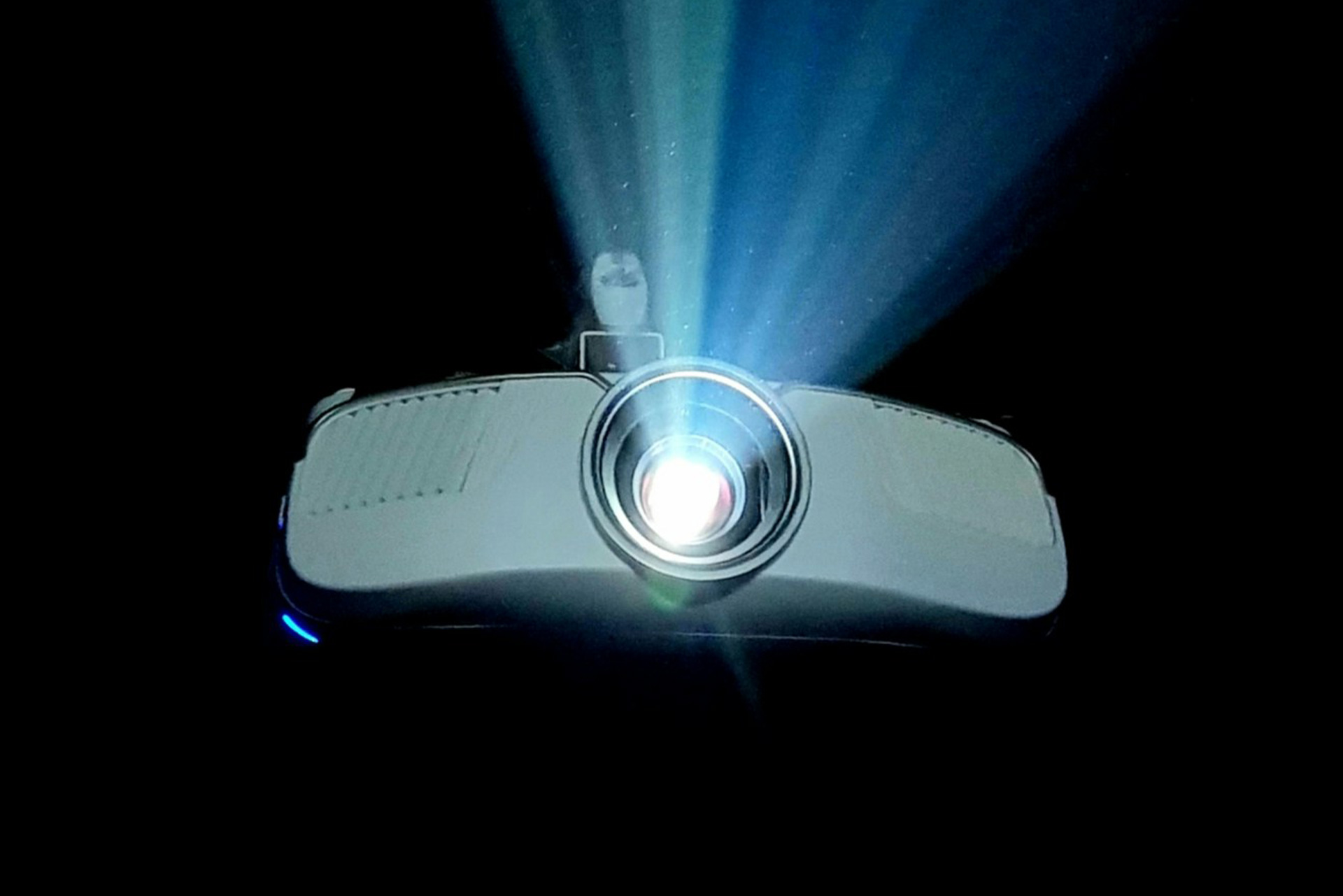 ビルトインガレージ＆大型シアタールーム付き2LDK