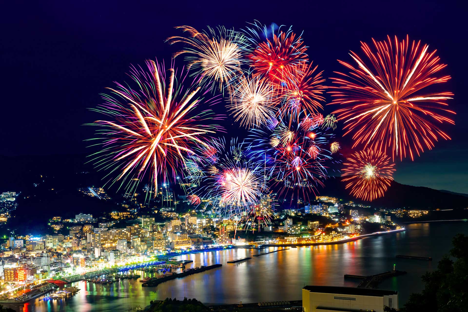 高台より相模湾・打ち上げ花火を望む温泉付きデザイナーズハウス